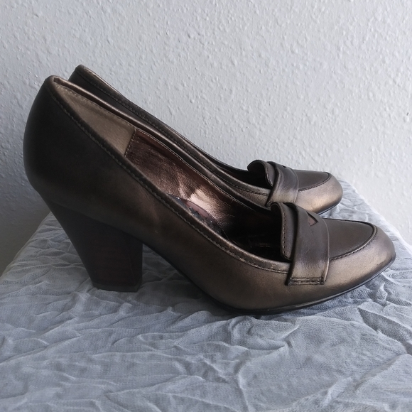 SOFFT dress shoe w/ support design - Picture 2 of 5